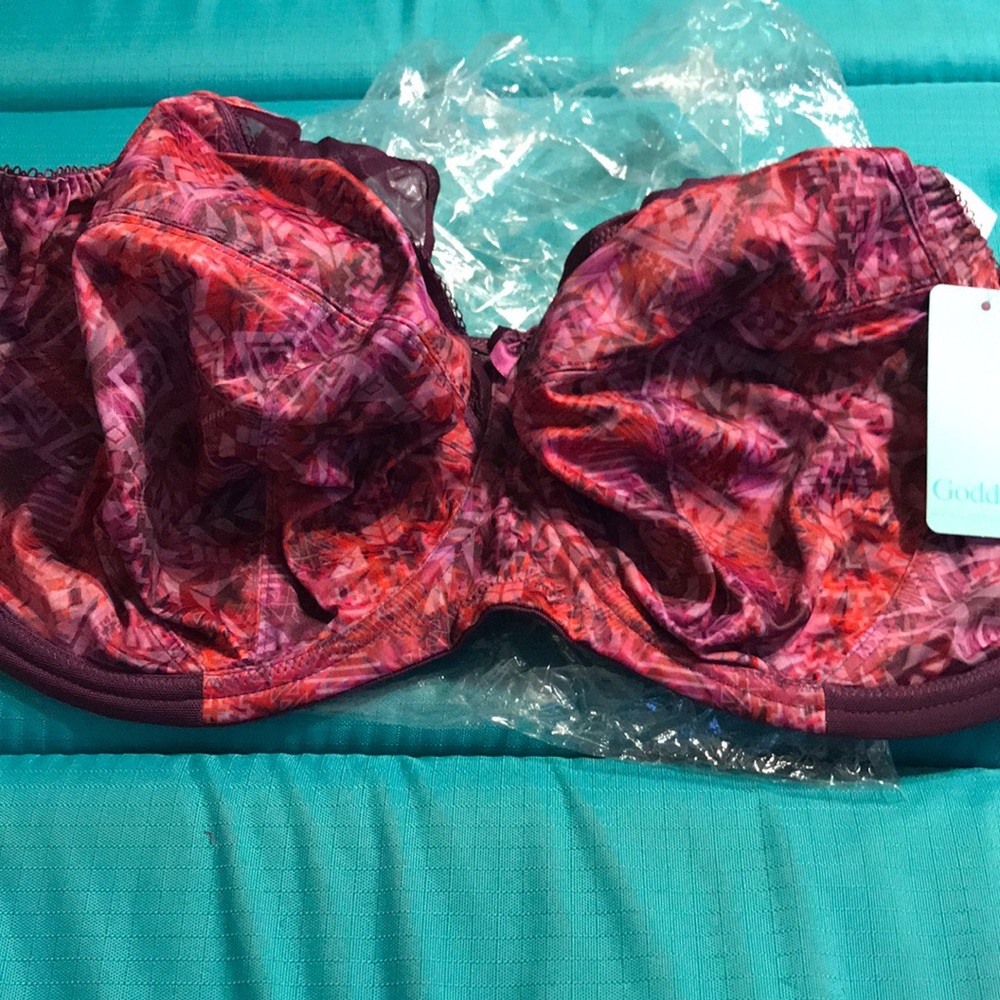 Brand New in Package!  Goddess Bra - 38K